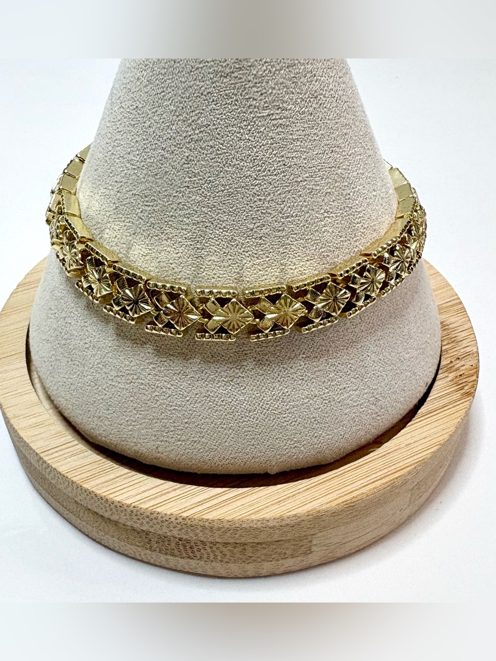 18k Gold Filled Link Bracelet! Classic Style, and Great for Stacking!